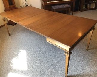 Extensole Table