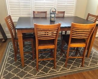 Bassett table with 6 chairs and 2 leaves - shown here with 1 leaf 
