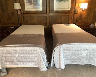 Tempur-pedic twin beds. One has the Tempur-Pedicure Ergo included.