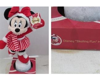 Minnie Mouse, she skates !!!