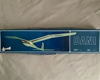 DANI sports glider