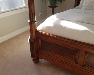 FOOT BOARD DETAIL OF ETHAN ALLEN 4 POSTER BED QUEEN SIZE
550.00