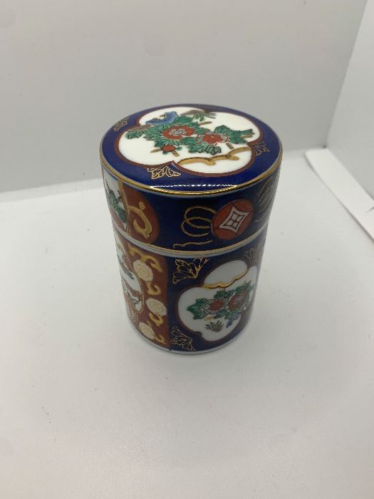4" high Imari Jar with lid. No chips or cracks in excellent condition. $20
