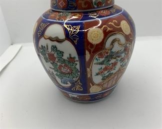 4.5" high Imari Ginger Jar with lid. No chips or cracks in excellent condition. $25