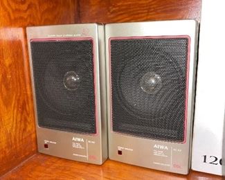 Small Aiwa battery powered speakers