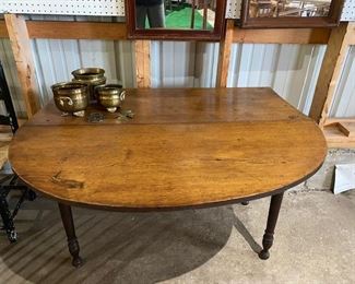 Beautiful antique drop leaf table