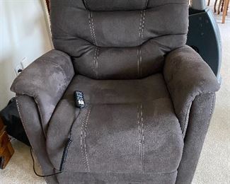 Ashley furniture Lift recliner. Works beautifully.