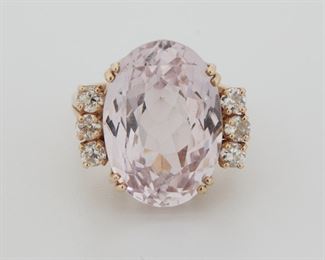 2038
A Kunzite And Diamond Ring
14k yellow gold
Centering an oval-cut Kunzite gauged at approximately 18.50ct, flanked by six full-cut round diamonds totaling approximately 0.60ct and graded H-I color and VS clarity
Ring size: 7.25
10.65 grams
Estimate: $1,000 - $1,500