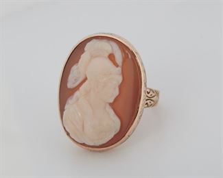 2066
An Antique Hardstone Agate Cameo Ring
Circa 1880, tests 14k yellow gold
Centering a hardstone agate cameo depicting Athena, measuring 27mm x 20mm
Ring size: 9.5
8.8 grams
Estimate: $800 - $1,200