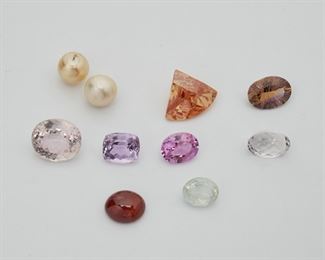 2159
A Group Of Unmounted Natural And Simulated Gemstones
Comprising an unmounted oval Kunzite weighing 51.39ct, two South Sea cultured pearls measuring 16.8mm x 15.7mm and 16.2mm x 16mm, and nine other various gemstones comprising topaz, amber, glass, and simulated stones
11 pieces
Estimate: $1,000 - $1,500