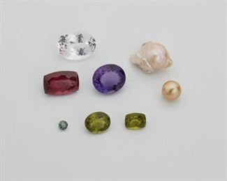 2162
A Group Of Gemstones
Comprising an oval-cut Kunzite weighing 40.37ct, two peridots weighing 12.17ct and 9.11ct, a round green sapphire weighing 1.22ct, a rubellite weighing 29.75ct, an undrilled golden South Sea cultured pearl measuring 12.50mm, a drilled baroque South Sea cultured pearl measuring 25 x 19mm, and an amethyst weighing 26.00ct
8 pieces
Estimate: $1,500 - $2,000