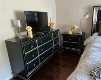 Nine-Drawer Dresser with Matching Bedside Tables (2), Samsung Flat Screen TV