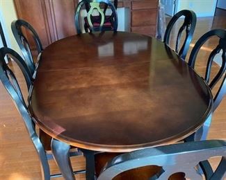STUNNING HIGH-QUALITY AMISH CUSTOM-BUILT DINING TABLE SET!!! HAS 7 CHAIRS AND ONE LEAF!!