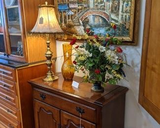 STUNNING THOMASVILLE MINI-BAR BUFFET CABINET! TOP OPENS TO A SERVING BAR!!!! GORGEOUS FLORAL ARRANGEMENTS! STUNNING LAMPS! GLASS VASES! ORIGINAL OIL PAINTING OF VENICE, ITALY!! ***JUST A SAMPLE OF THE GORGEOUS HIGH-QUALITY ITEMS WE HAVE***