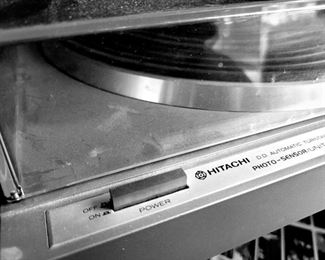 Hitachi turntable