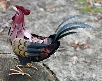 Metal rooster garden statue.
