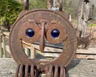 Metal Owl yard art.