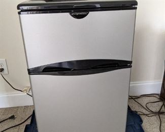 Frigidaire mini fridge/freezer
