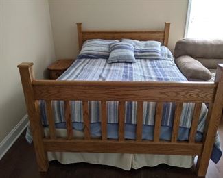 Tennessee Oak Queen bed