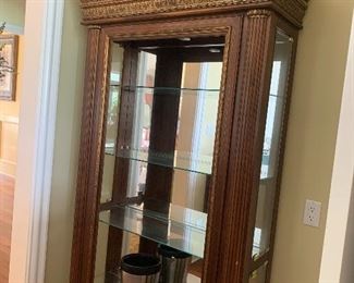 Lovely Henredon lighted china cabinet