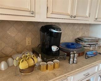 Nice kitchen small appliances and entertainment pieces