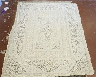 1264	QUAKER LACE TABLECLOTH, 72 IN X 89 IN
