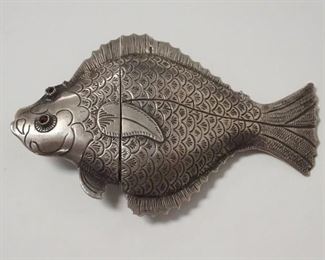 1073	UNUSUAL PERFUME BOTTLE FASHIONED AFTER A FISH, HAS HINGED COMPARTMENT, REG GLASS EYES, 4 IN LONG
