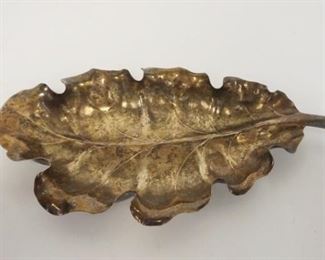 1076	STERLING DISH IN THE FORM OF A LEAF, 5.64 TOZ, 10 1/2 IN LONG
