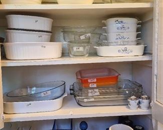 93.) Vintage bakeware.