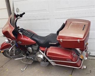 1985 Harley Davidson King Electra Glide Classic Motorcycle ~ needs maintenance to get started and run - No Battery installed - Untested and Motorcycle will need to be trailered for Removal