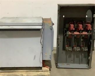 Located in: Chattanooga, TN
MFG GE
Transformer And Breaker Box
Transformer:
50.0 KVA - 60Hz - 1Ph
Type: QL
38-1/2"W x 25-1/2"D x 36"H
Breaker Box:
27-1/2"W x 9-1/4"D x 50-1/4"H
**Sold As Is Where Is**
Unable To Test