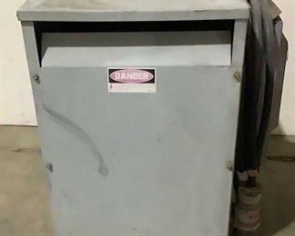 Located in: Chattanooga, TN
Transformer
Size (WDH) 28"W x 20"D x 30"H
*No Info Tag*
**Sold as is Where is**

SKU: B-11-1-A
Unable To Test