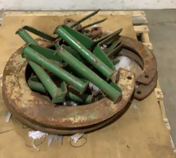 Located in: Chattanooga, TN
Metal Parts
**Sold As Is Where Is**
SKU: H-5-D