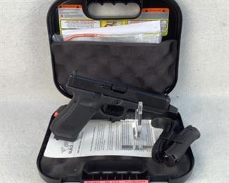 Serial - BSHV619
Mfg - Glock 17 Gen5 MOS 9x19
Barrel - 4.49"
Capacity - 17
Magazines - 3
Type - Pistol
Located in Chattanooga, TN
Condition - 1 - New
This lot contains a Glock 17 Gen5 MOS chambered in 9x19. Comes in the factory box with all the factory extras including the plates and three 17 round magazines.