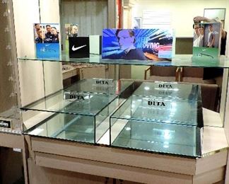 MIRRORED DISPLAY UNIT