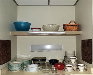 KITCHENWARE AND DISHES
