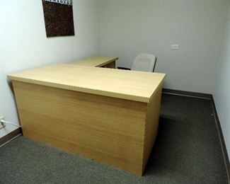 2 PIECE BLONDE DESK AND ROLLING CHAIR