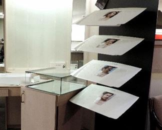 EYE GLASS DISPLAY 