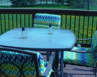 PATIO SET WITH COLOR FULL CUSHIONS 