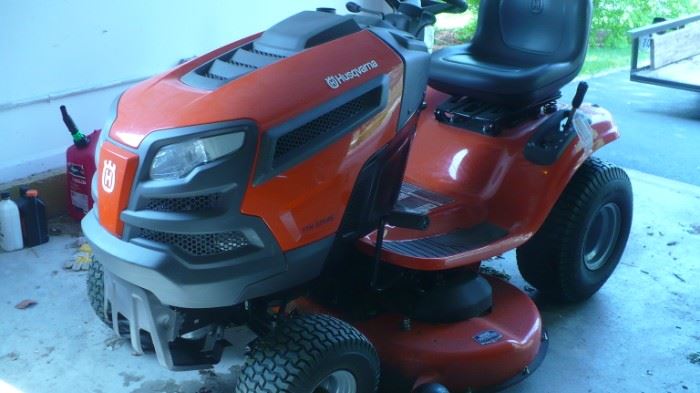 H USQVANA  RIDING MOWER PURCHASED NEW IN 2018   46'' deck 