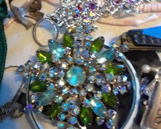 Prong mounted stones in vintage brooch