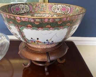 14' ROSE MEDALLION PUNCH BOWL
