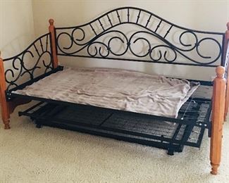 Daybed with Trundle Underneath