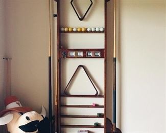 Pool table wall rack