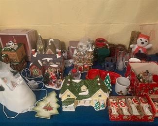 Assorted Christmas items 
