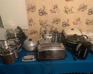 Lots of Kitchen Pans and misc