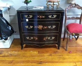 Drexal chest of drawers with Asian style stenciling and black lacquer paint. Vintage small-sized piece. Very nice piece with some vintage wear.