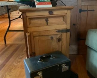 Singer Featherweight 221K Sewing Machine