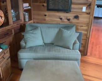 Ethan Allen Love Seat With Ottoman