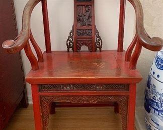 Red carved wood Chinese horseshoe back chair